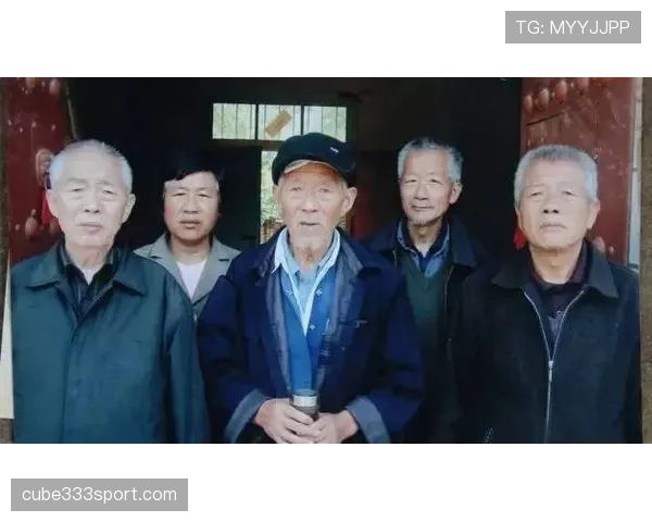 施洋上场像主角，回家像隔壁大哥，鞋包价钱看一眼就想删购物车